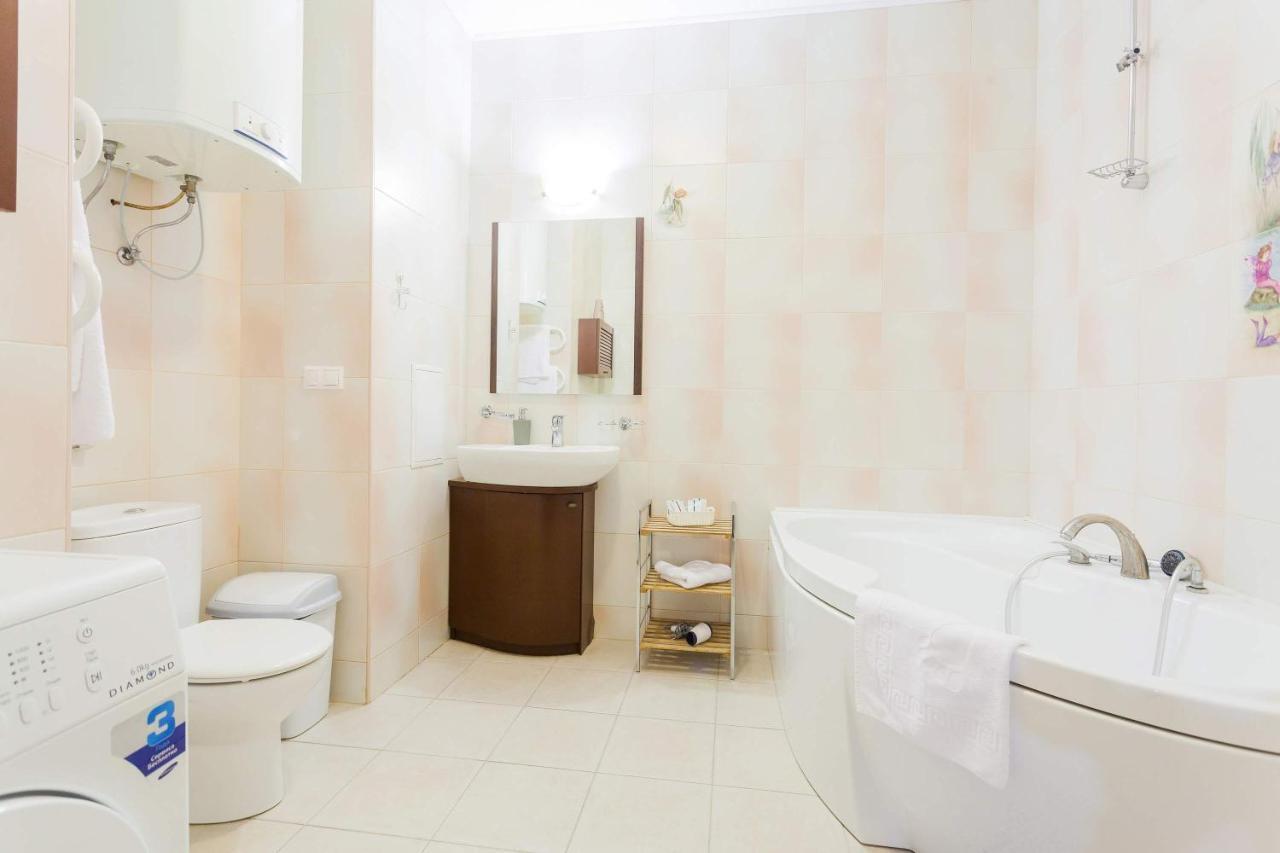 Navit Apartments With Breakfast, Near The Railway Station, The City Center, The Park Kiev Ngoại thất bức ảnh